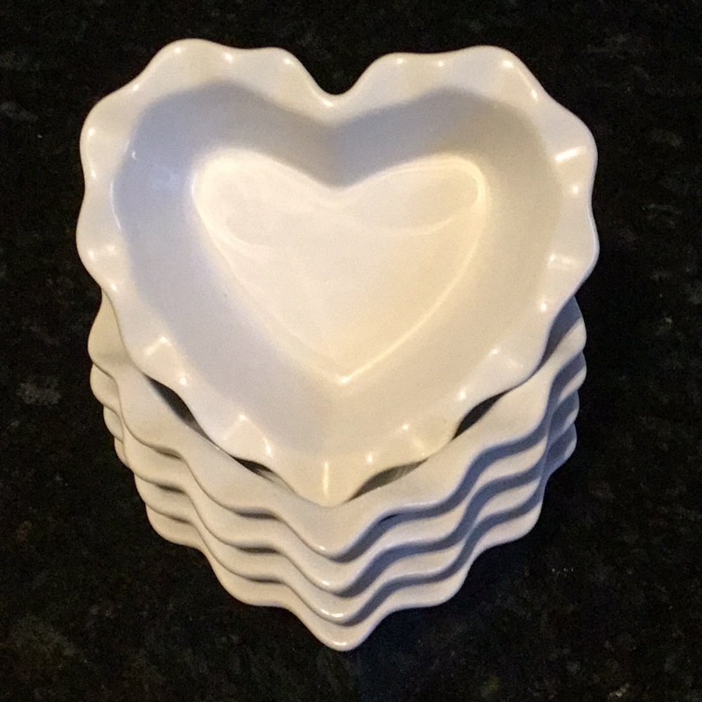 Set of‎ 5 white heart-shaped dessert dishes